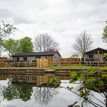 Lee Valley Hotel Hoddesdon Exterior photo