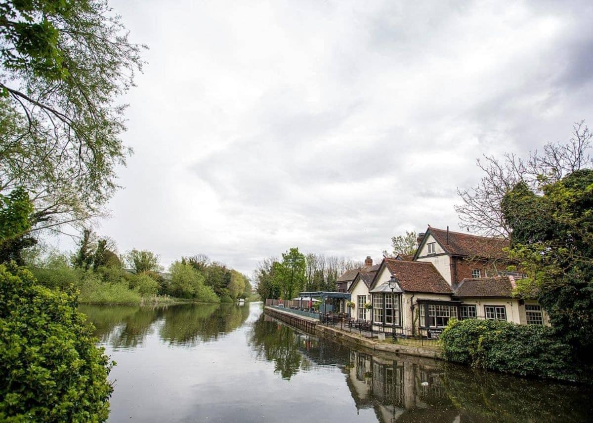 Lee Valley Hotel Hoddesdon Exterior photo